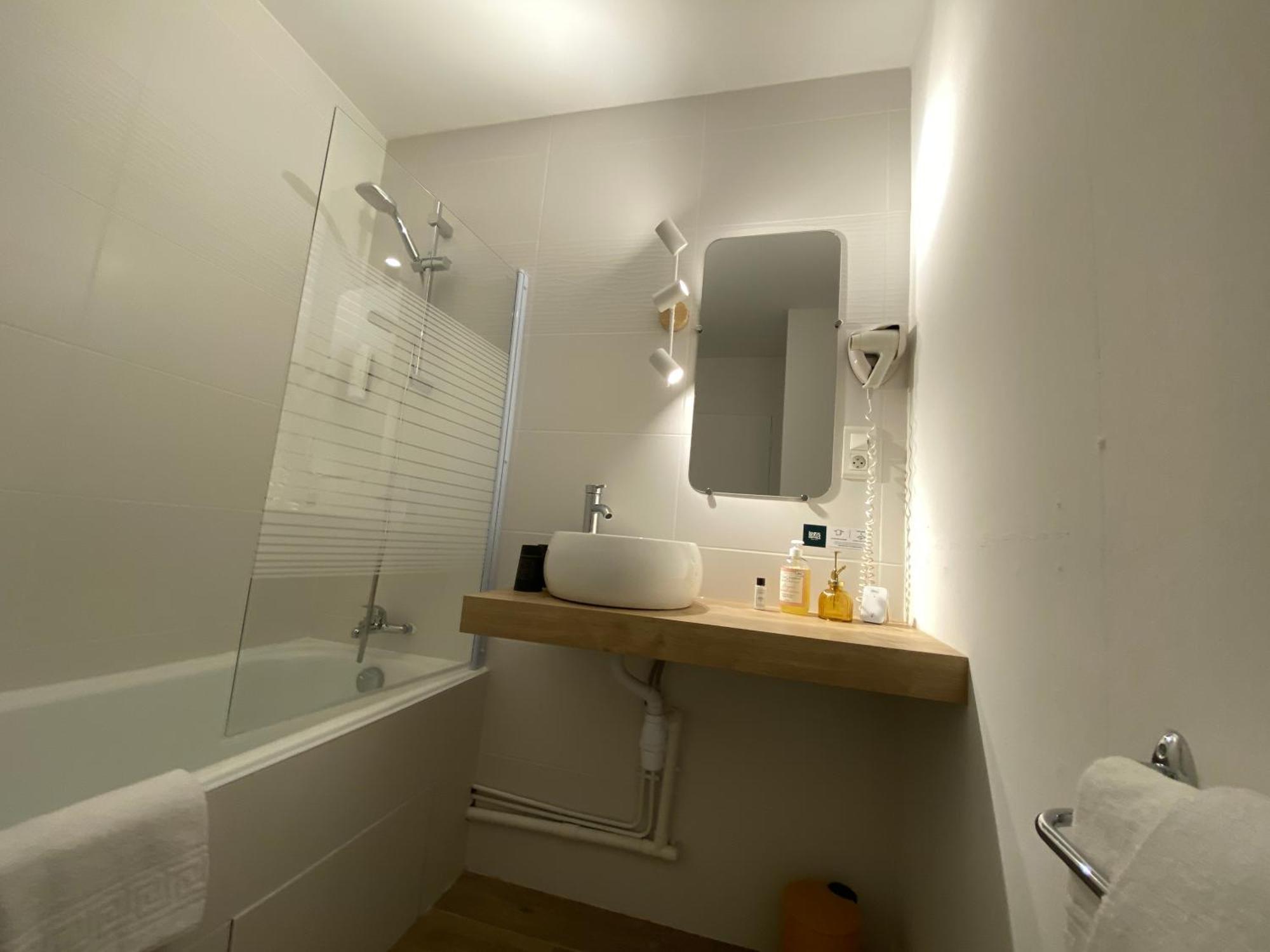 Logis Hotel Medieval, Montelimar Nord Rochemaure Kültér fotó
